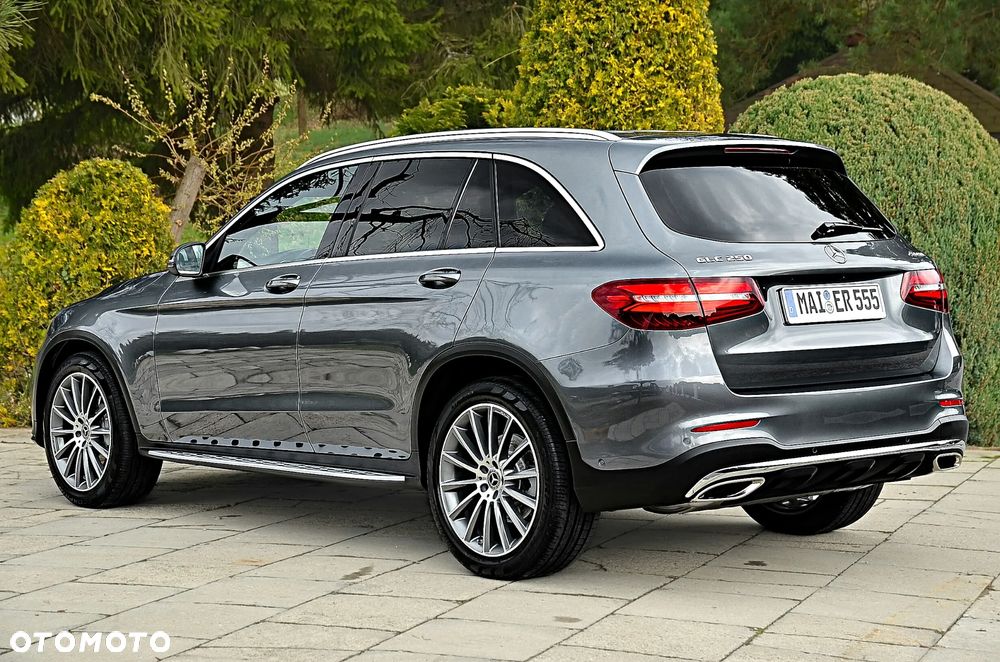 Mercedes-Benz GLC 250 4Matic 9G-TRONIC AMG Line - 23
