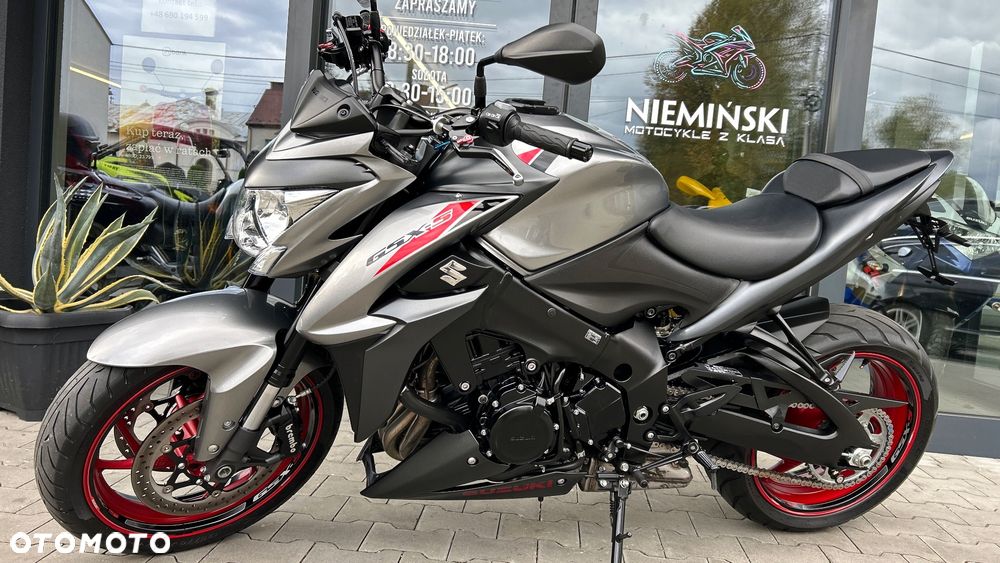 Suzuki GSX 1000 - 22