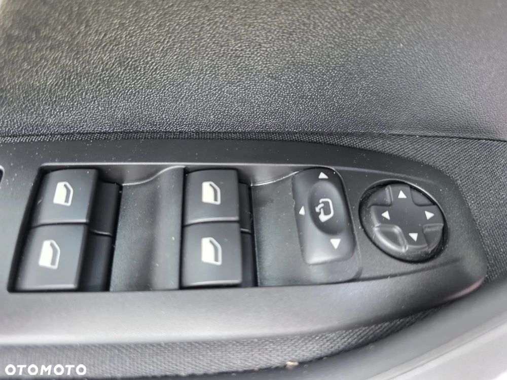 Peugeot 2008 1.2 Pure Tech Style EU6 - 19