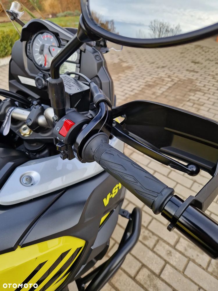 Suzuki V-STROM - 10