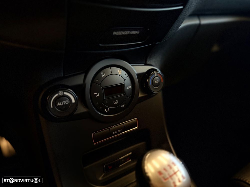 Ford Fiesta 1.6 EcoBoost c/ Pack Pele Desportiva ST - 28