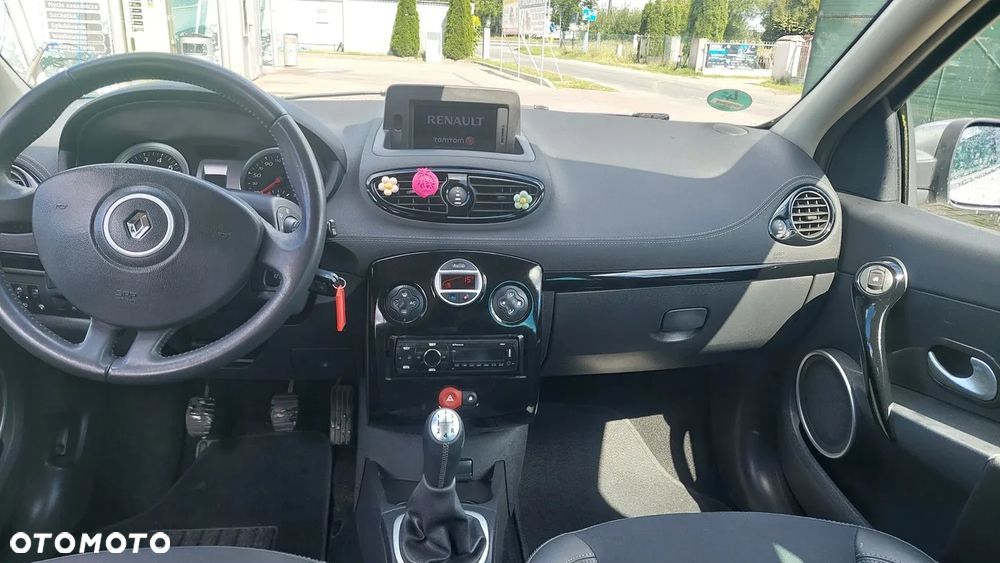 Renault Clio 1.2 16V 75 Night and Day - 9