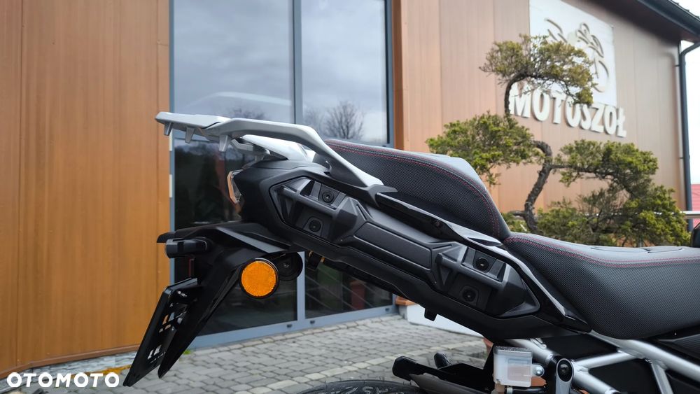 Suzuki GSX 1000 - 28