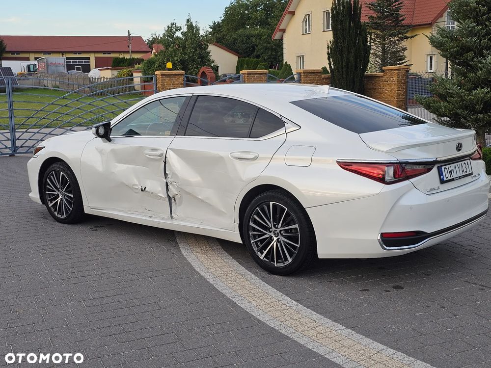Lexus ES 300h Business Edition - 7