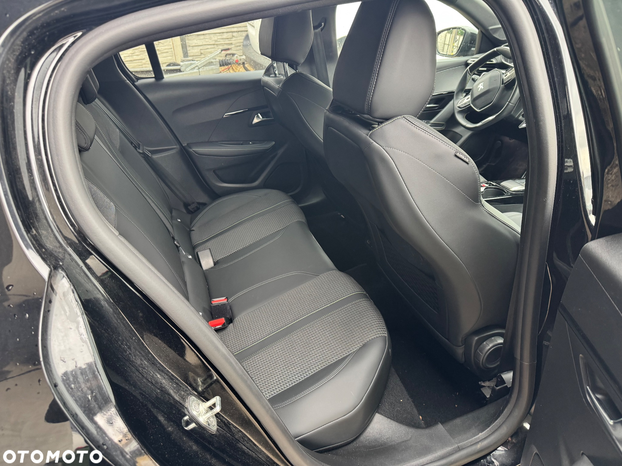 Peugeot 208 PureTech 100 EAT8 GT - 12