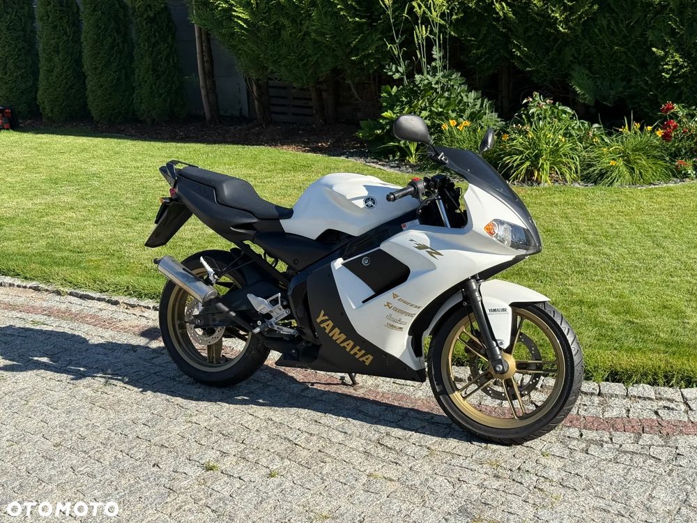 Yamaha TZR - 1