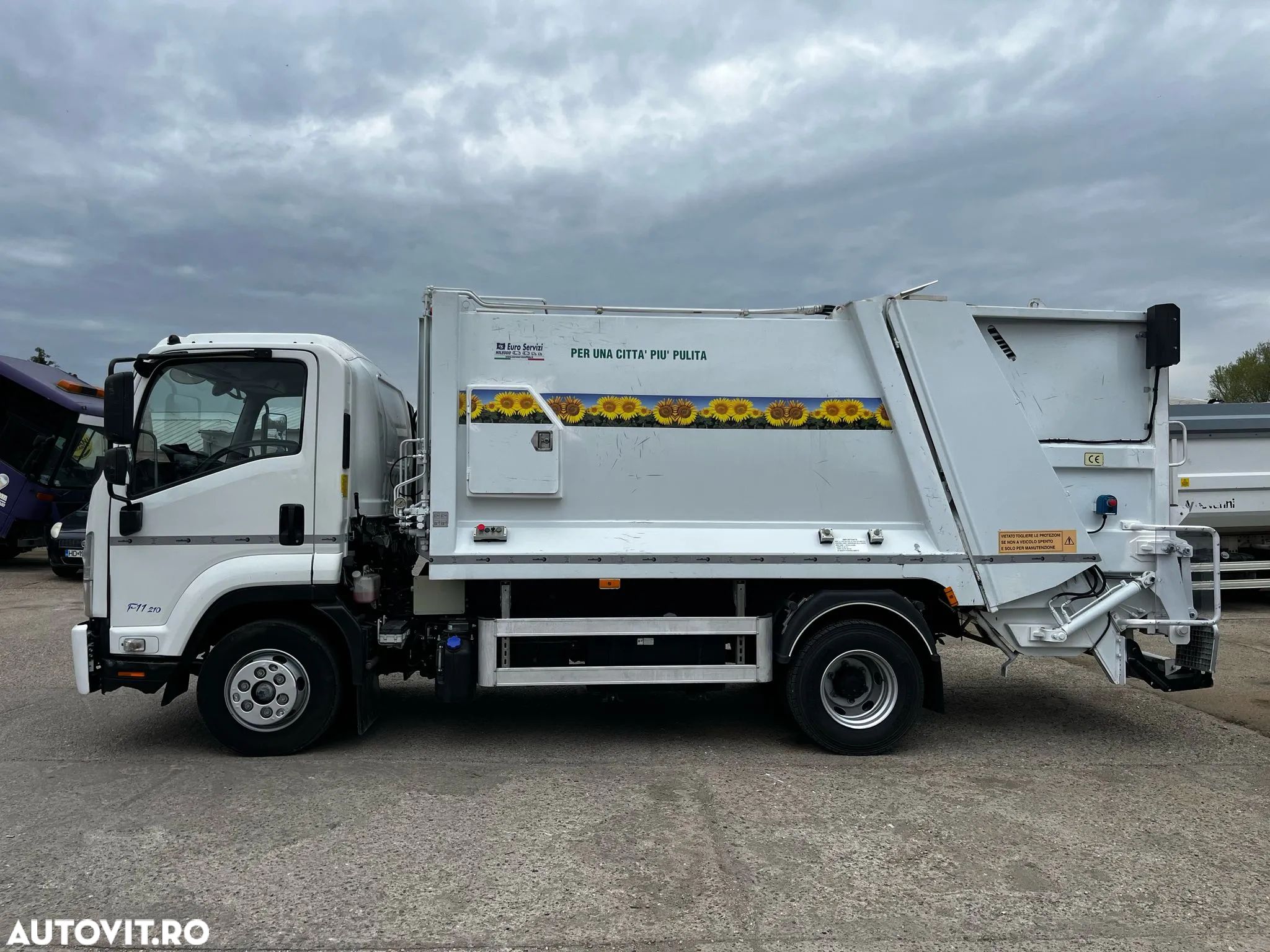Isuzu F11 - 1