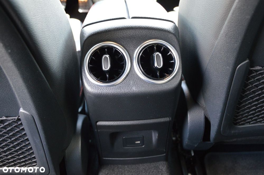 Mercedes-Benz CLA - 21