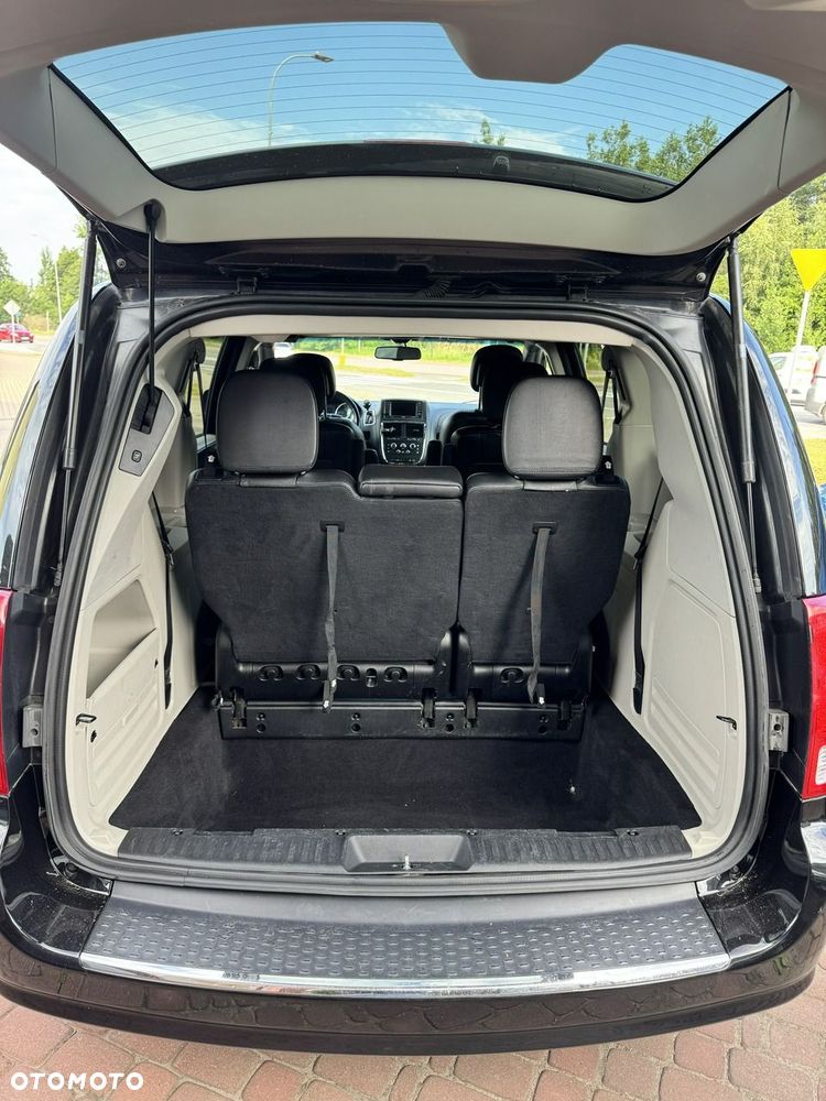 Dodge Grand Caravan - 12