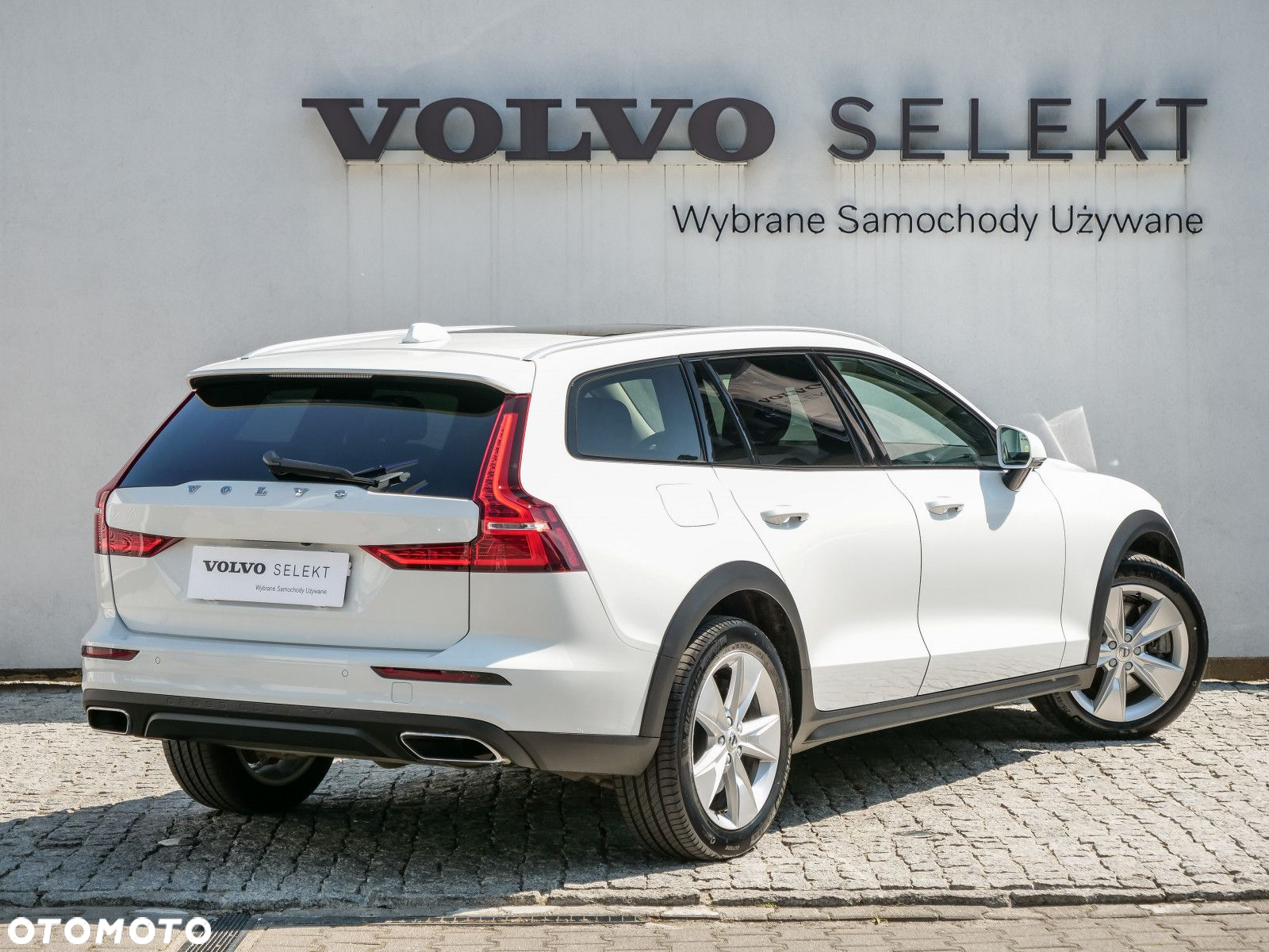 Volvo V60 Cross Country - 8