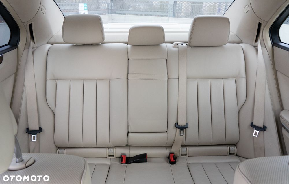Mercedes-Benz Klasa E 250 CDI 4-Matic BlueEff Avantgarde - 17