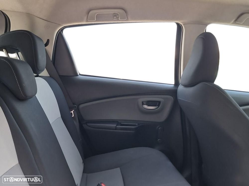 Toyota Yaris - 8