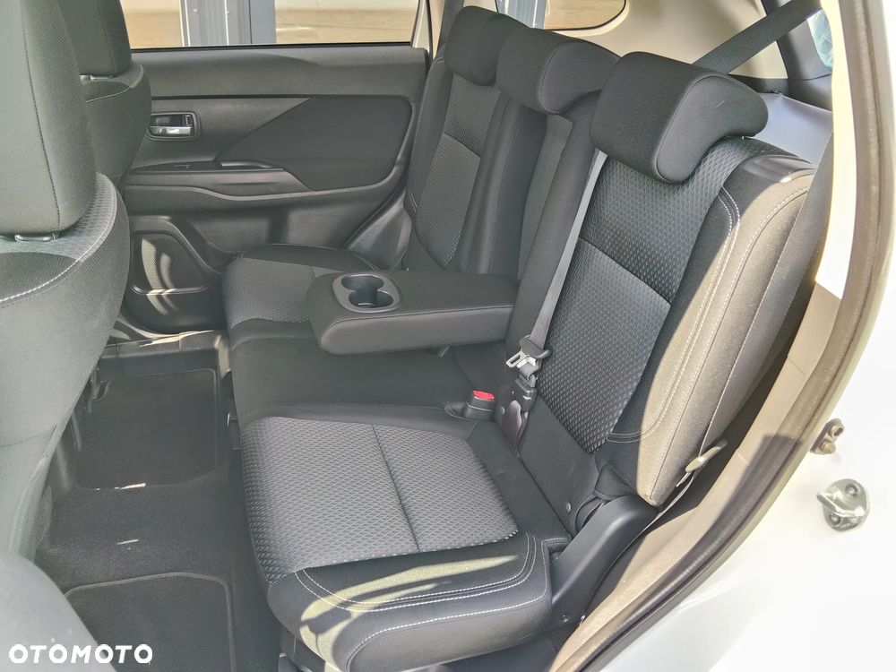 Mitsubishi Outlander 2.0 2WD CVT Spirit+ - 24