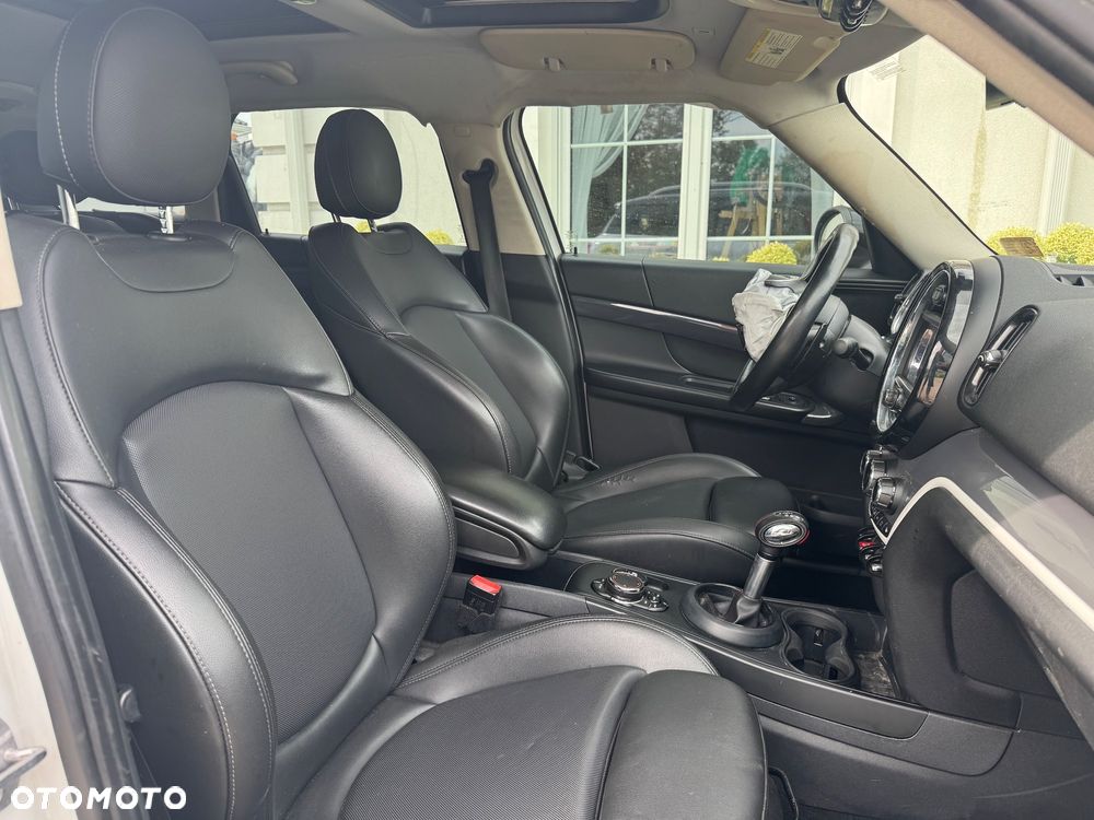 MINI Countryman S ALL4 Classic Trim - 13