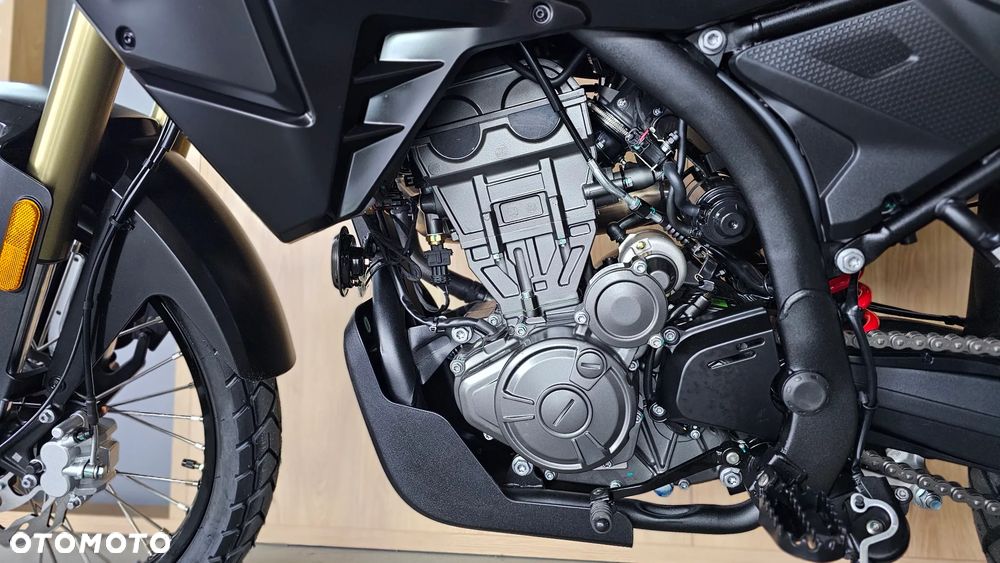 QJMOTOR SRT 300DX - 8