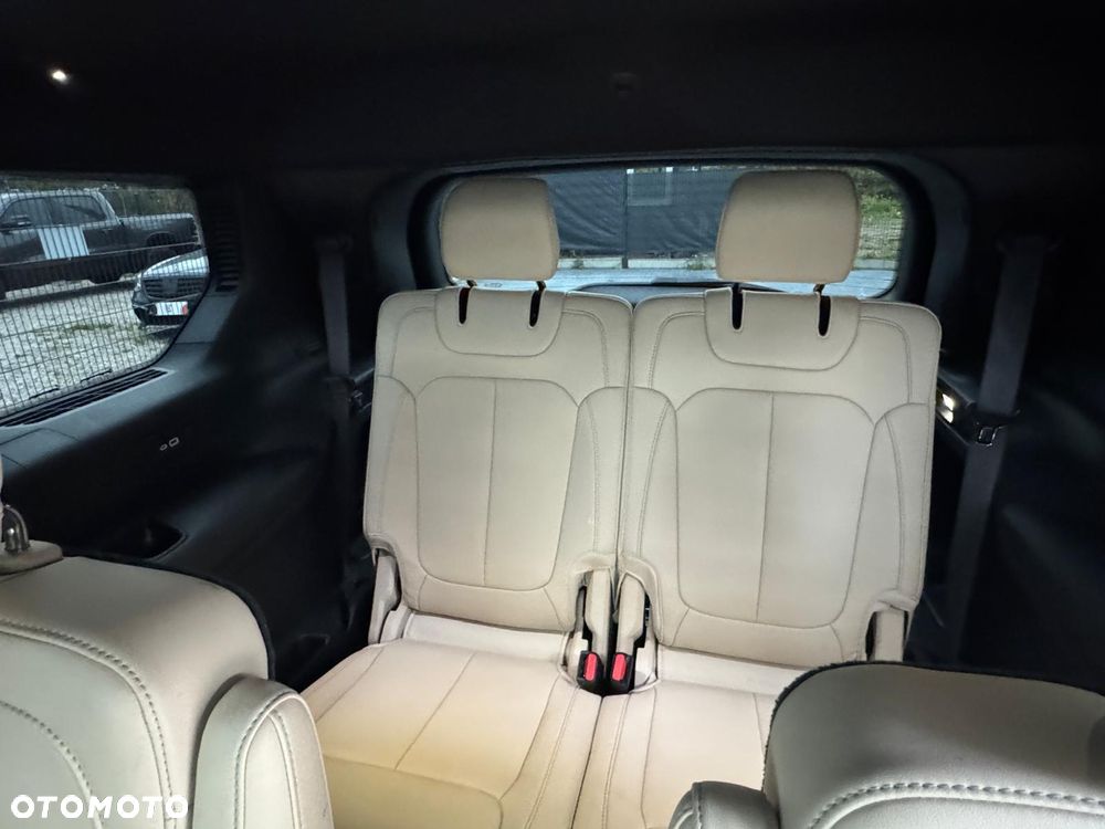 Jeep Grand Cherokee - 16