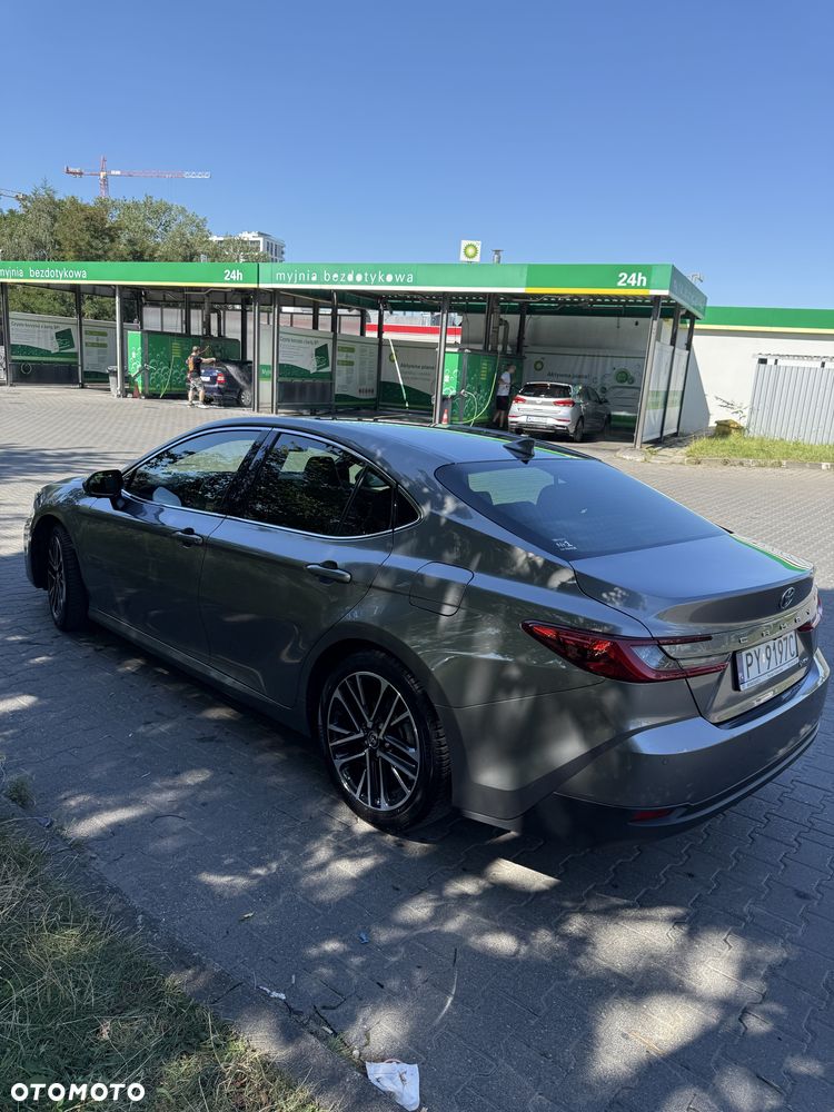 Toyota Camry - 4