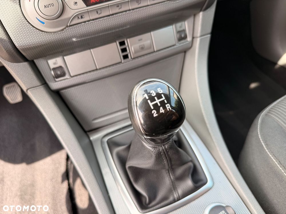 Ford Focus 1.6 Ti-VCT Titanium - 19