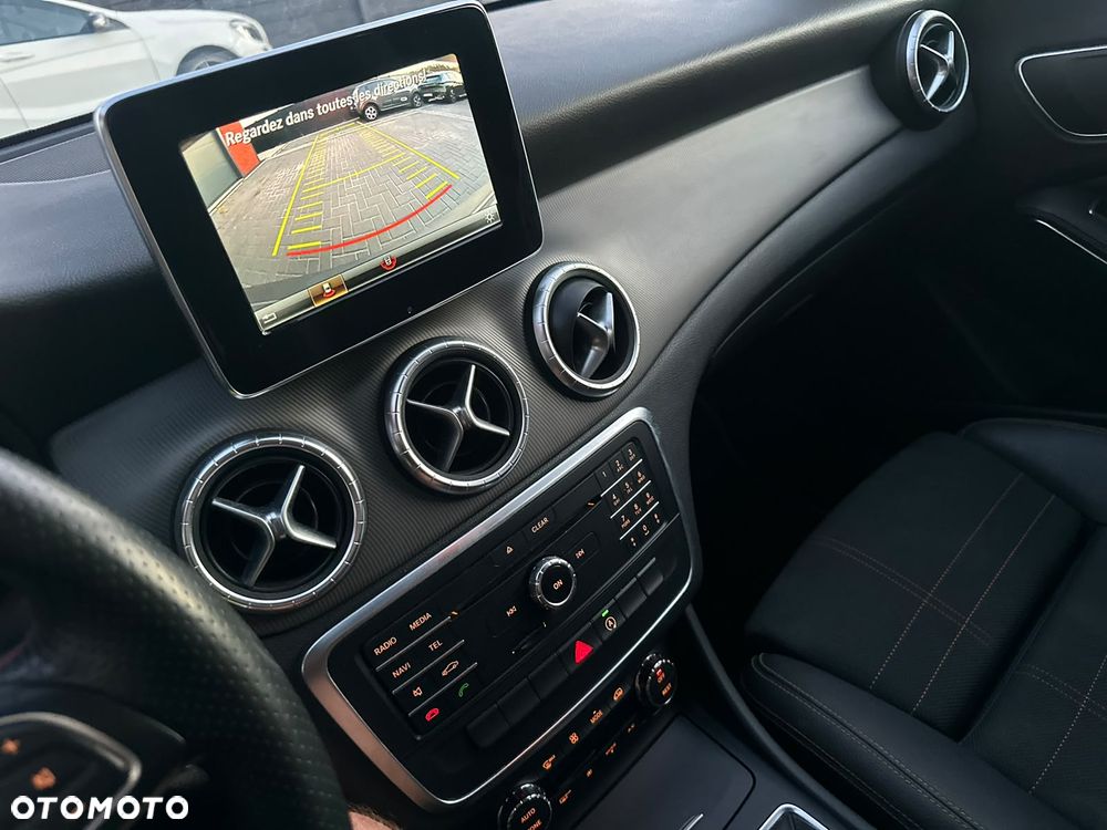 Mercedes-Benz CLA 180 d - 16