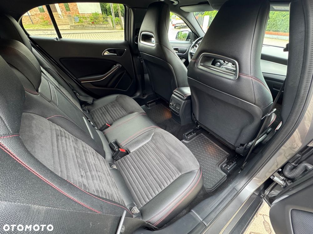 Mercedes-Benz GLA - 25