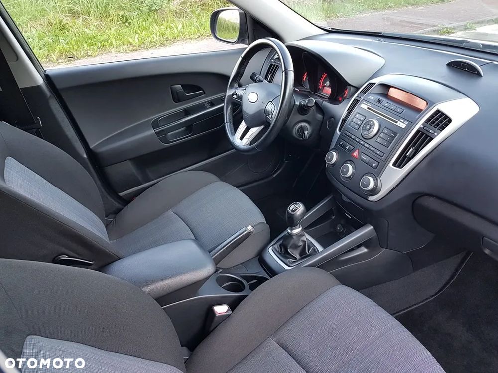 Kia Ceed 1.4 CVVT Dream-Team Edition - 29