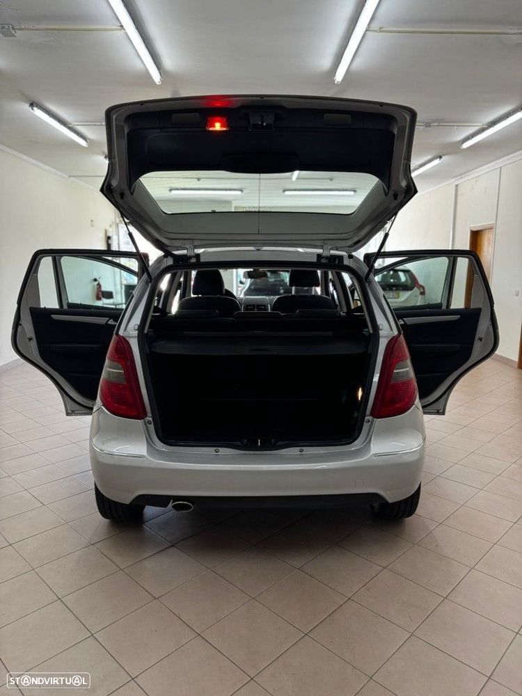 Mercedes-Benz A 200 Elegance Automatic - 14