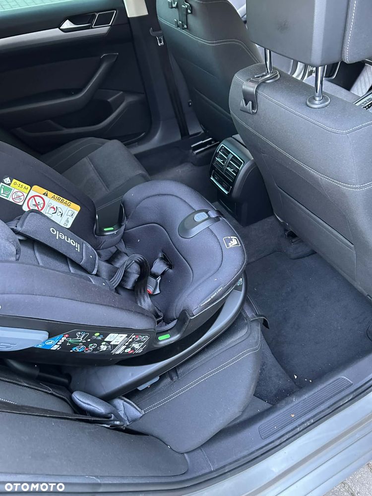 Volkswagen Passat 1.6 TDI SCR DSG Comfortline - 8