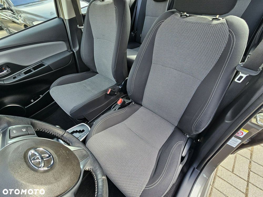 Toyota Yaris Hybrid 100 Business Edition - 13