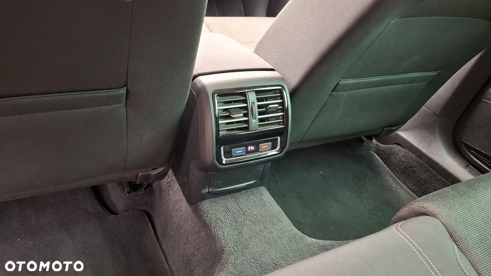 Volkswagen Passat 1.4 TSI ACT (BlueMotion Technology) Comfortline - 11