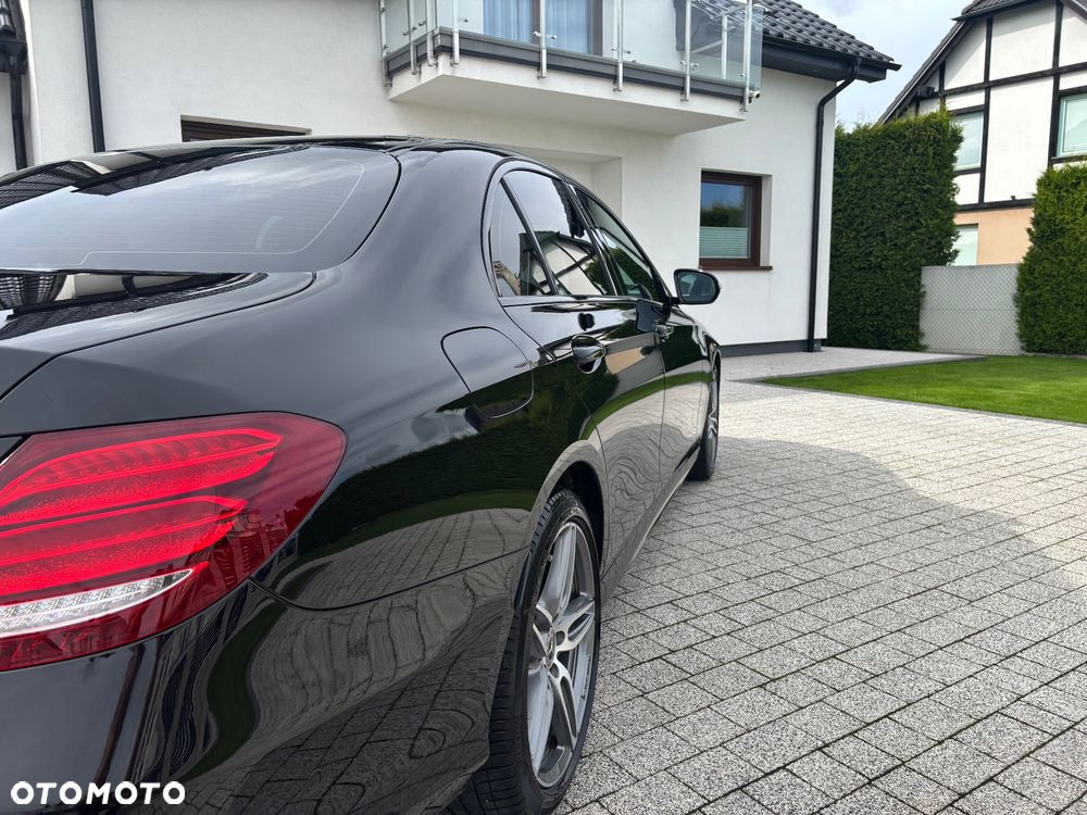Mercedes-Benz Klasa E 220 d 4-Matic 9G-TRONIC - 4