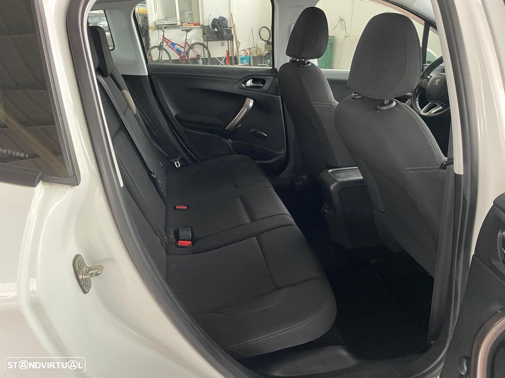 Peugeot 2008 1.6 e-HDi Active - 21