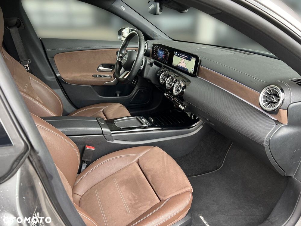 Mercedes-Benz CLA - 13