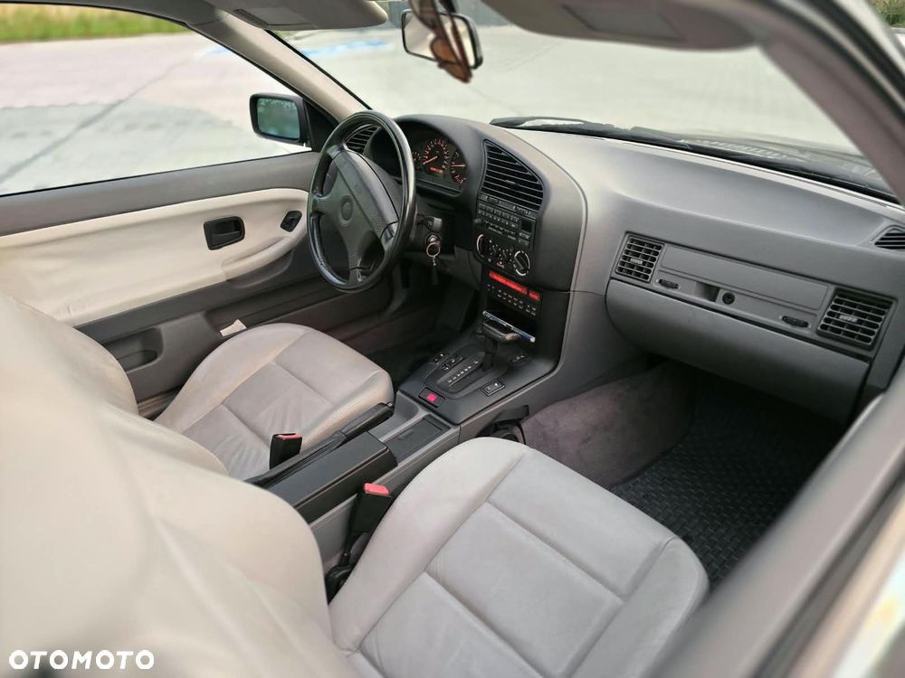 BMW Seria 3 325i - 19