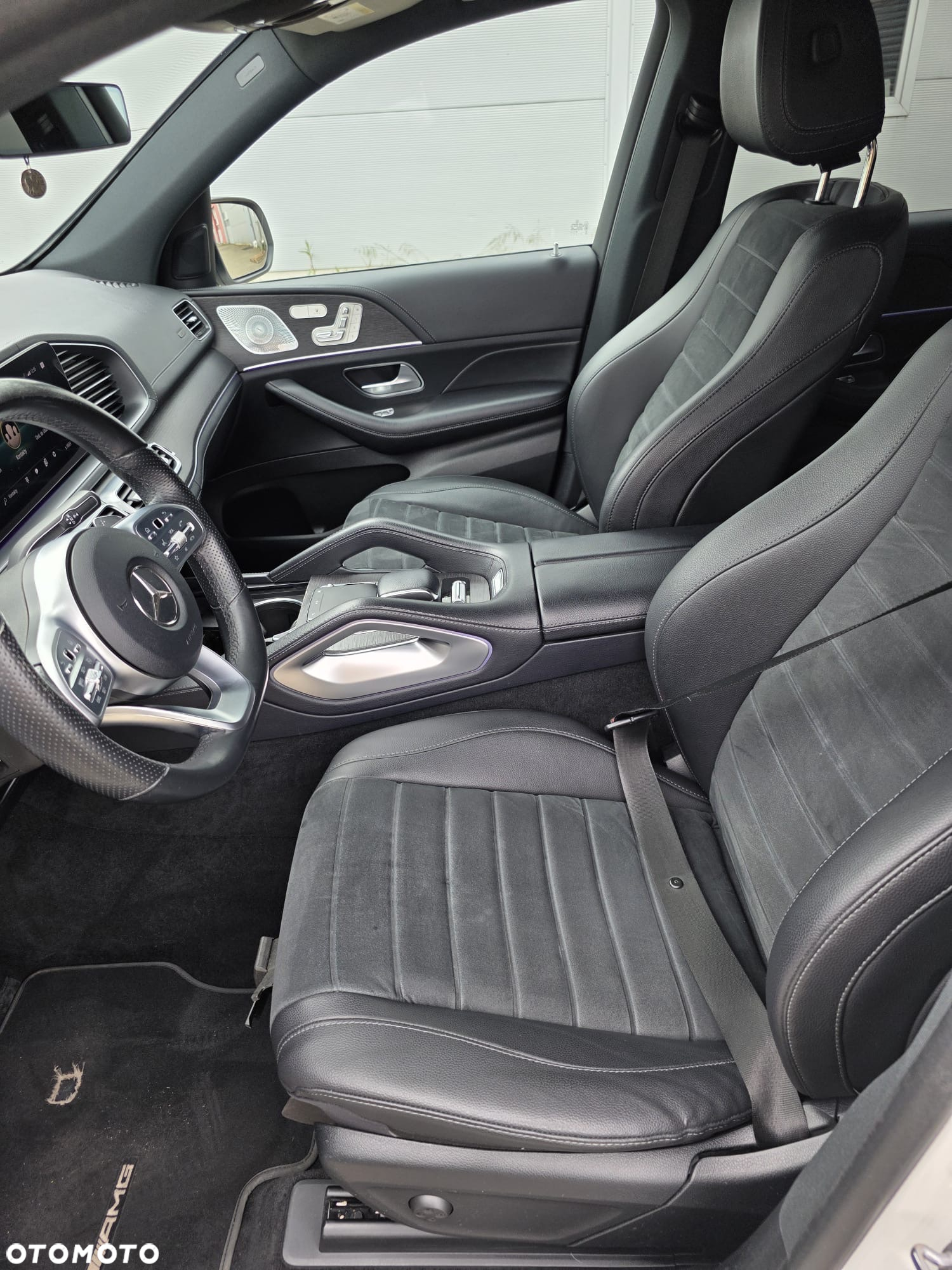 Mercedes-Benz GLE 400 d 4Matic 9G-TRONIC AMG Line - 12