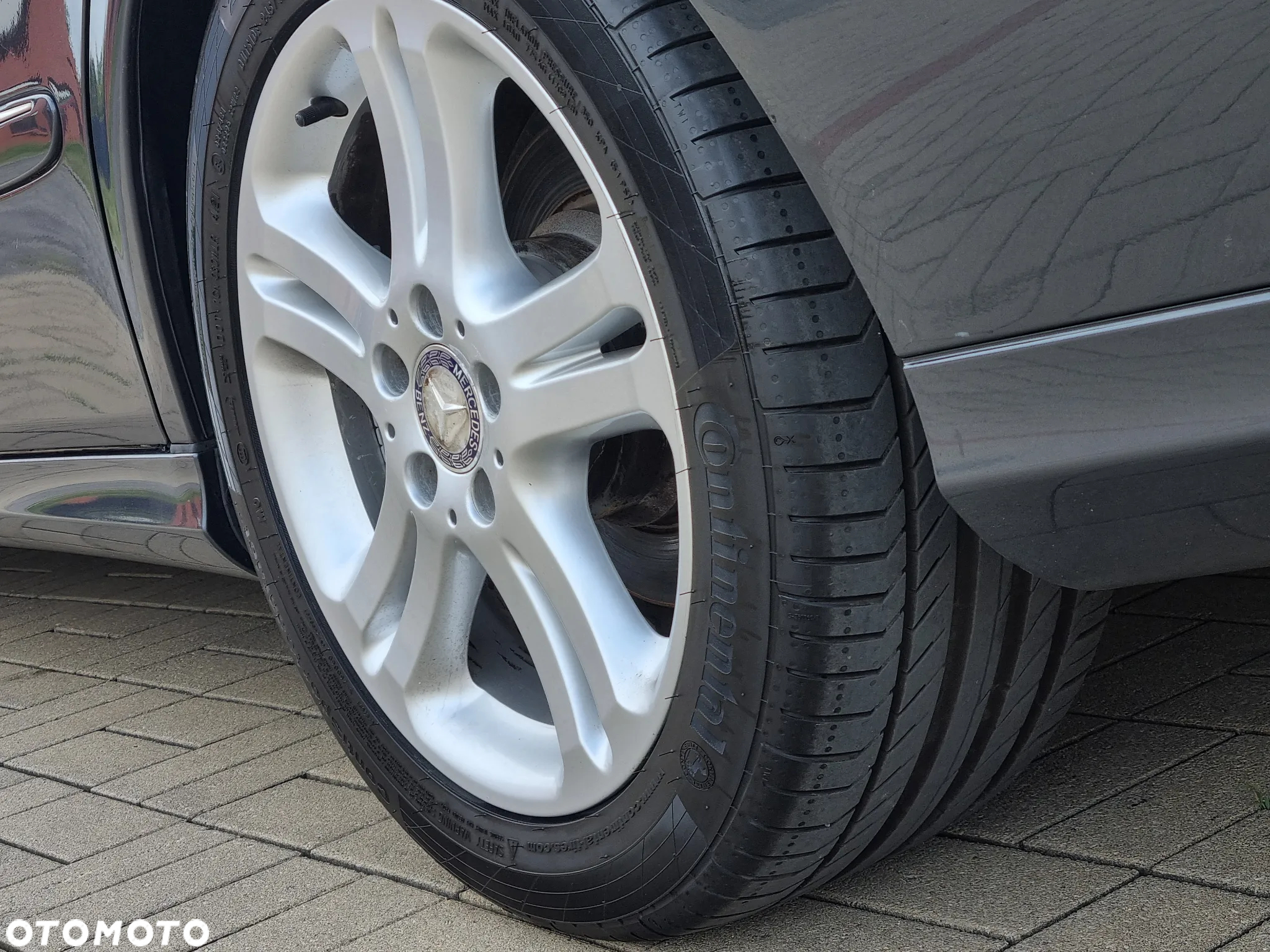 Mercedes-Benz Klasa E 200 T BlueEFFICIENCY 7G-TRONIC Avantgarde - 39