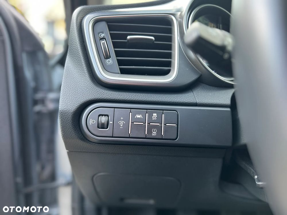 Kia Ceed 1.5 T-GDI M - 22