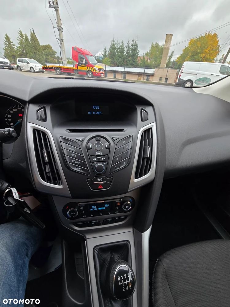 Ford Focus SW ver-1-0-ecoboost-start--stopp--system-trend - 18