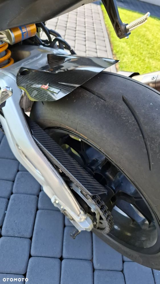 Yamaha R1 - 12