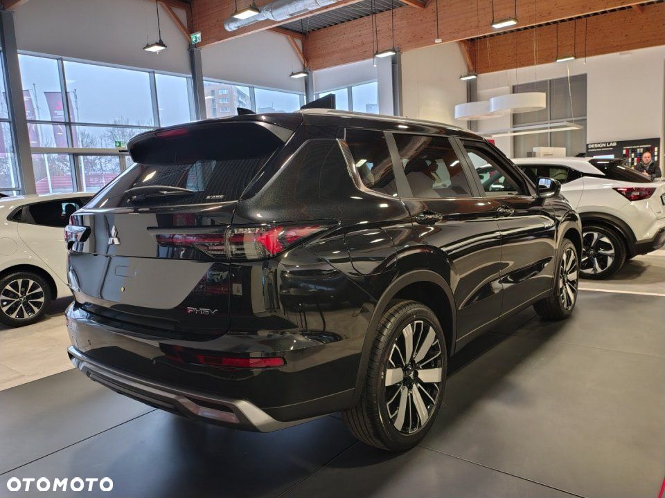 Mitsubishi Outlander - 4