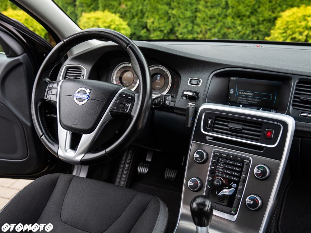 Volvo V60 D4 Momentum - 29