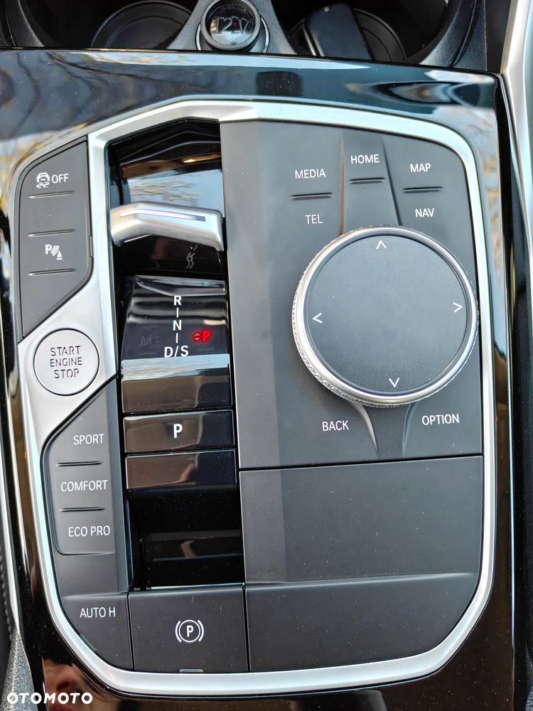 BMW Seria 3 320d xDrive mHEV - 36