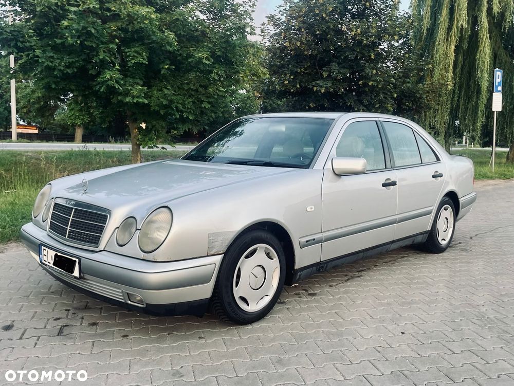 Mercedes-Benz Klasa E 240 Classic - 1