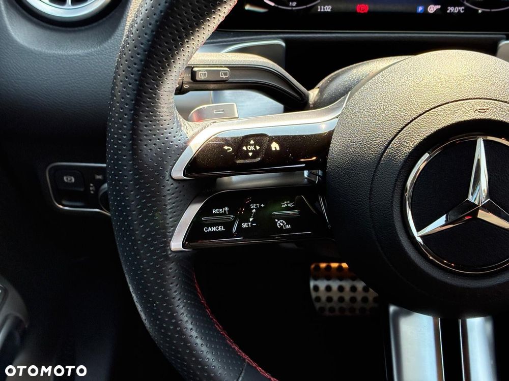 Mercedes-Benz GLB - 11