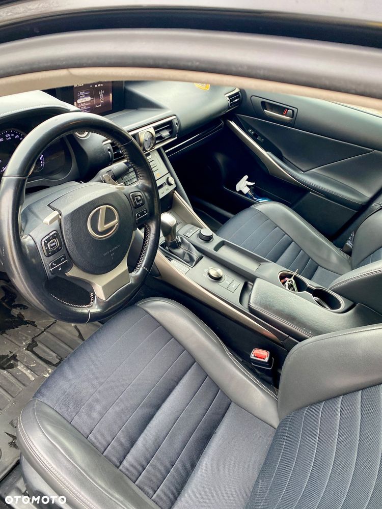 Lexus IS 200t / 300 Elegance - 8