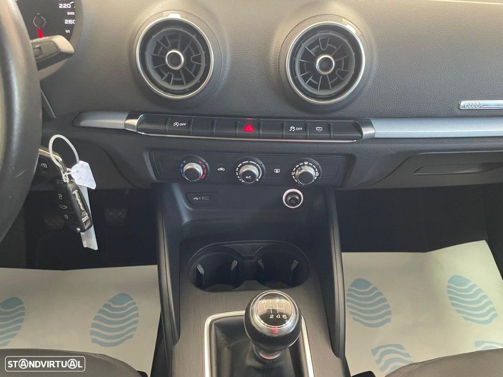 Audi A3 Sportback 30 TDI Design - 40