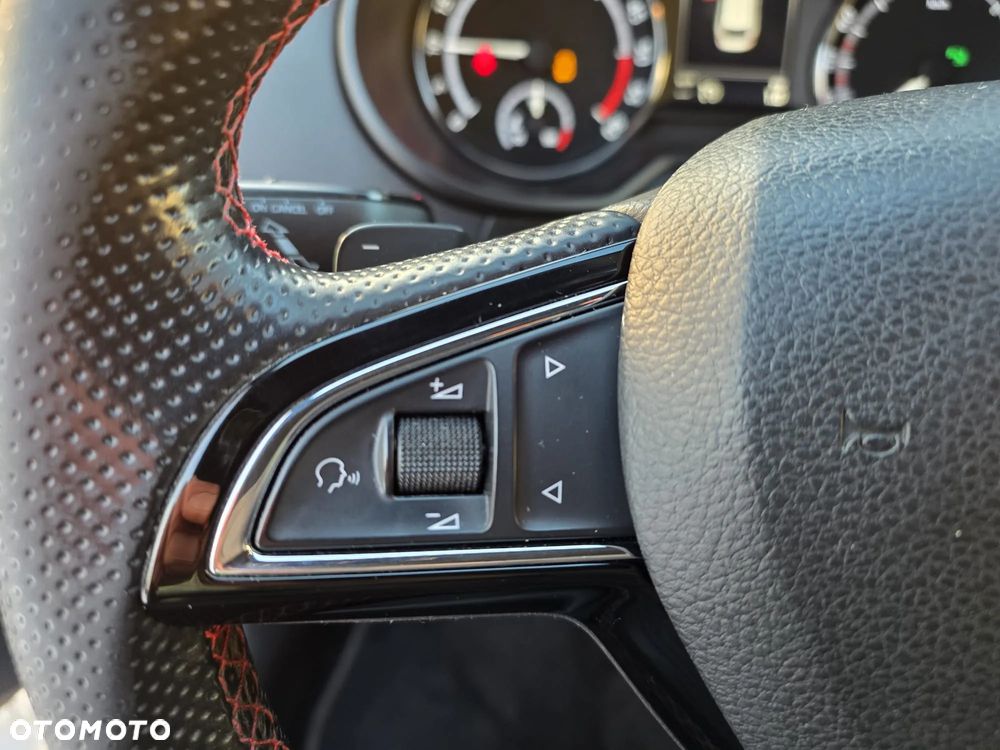 Skoda Octavia 2.0 TDI DSG RS - 18