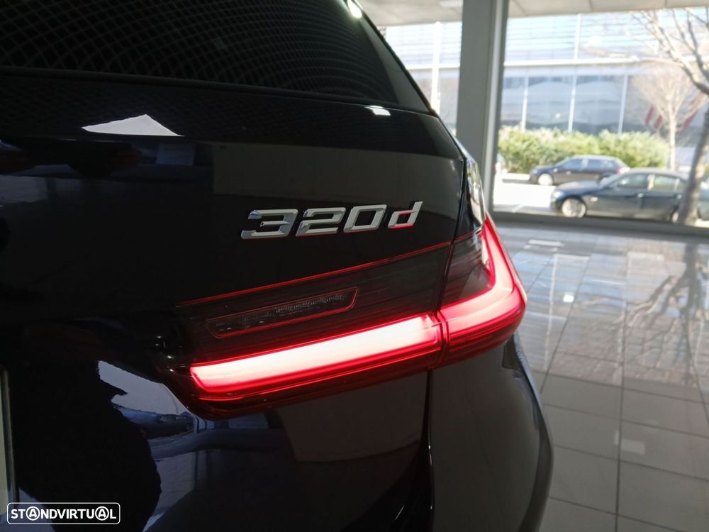 BMW 320 d Pack Desportivo M Auto - 28