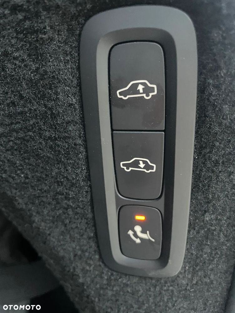 Volvo XC 90 T8 AWD Plug-In Hybrid R-Design 7os - 27