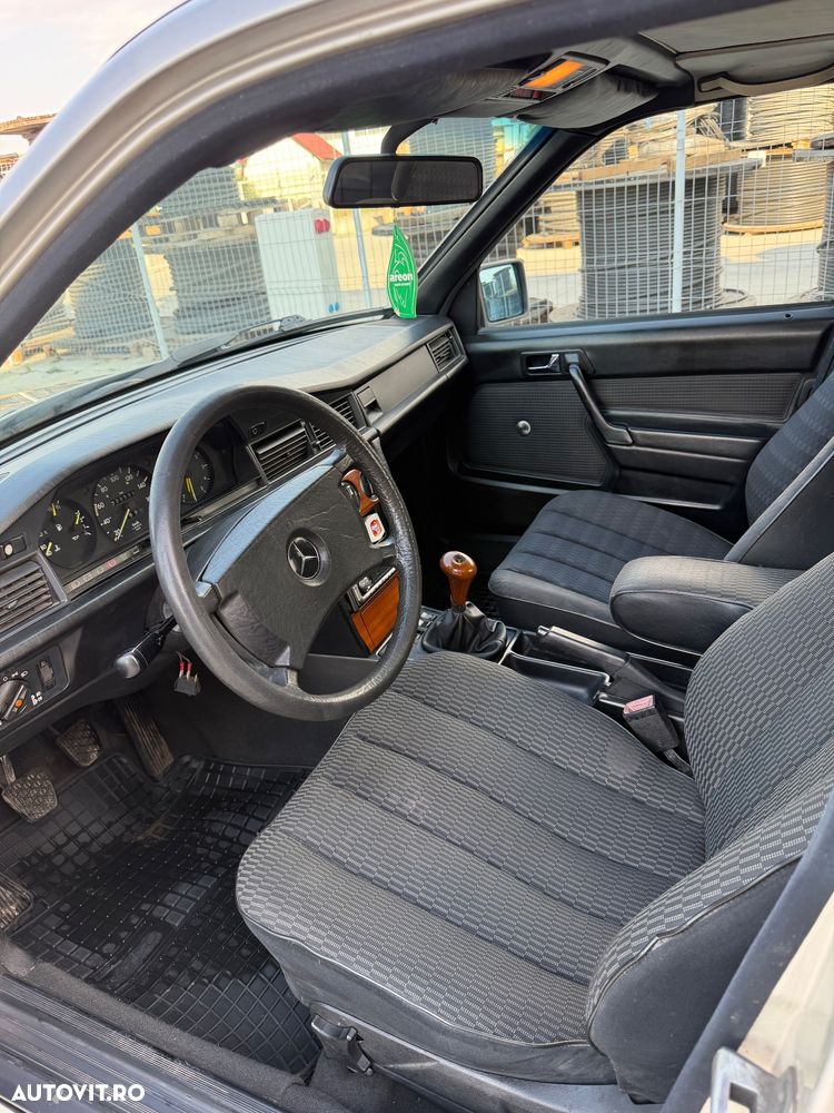 Mercedes-Benz W201 - 12