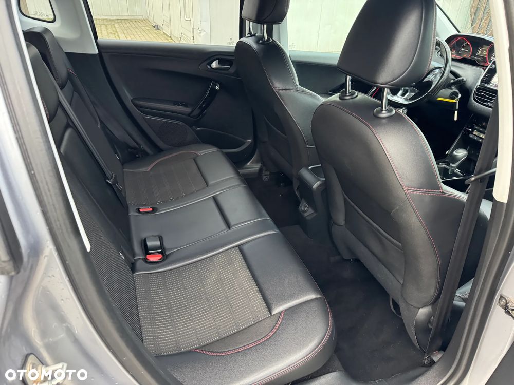 Peugeot 2008 1.2 Pure Tech GPF Allure S&S EAT6 - 10